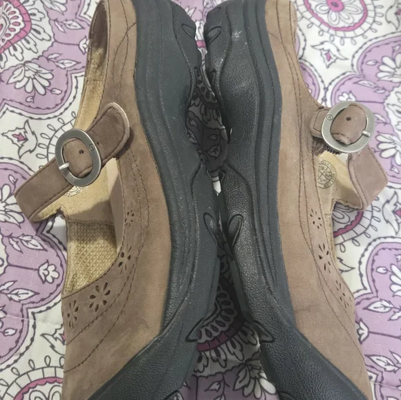 Keen Brown Mary Jane Flats - Picture 8 of 12